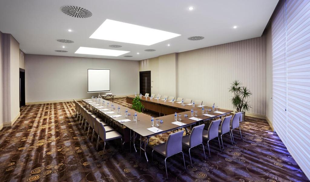 โรงแรมอิสตันบูล โกเนน ภายนอก รูปภาพ Meeting room