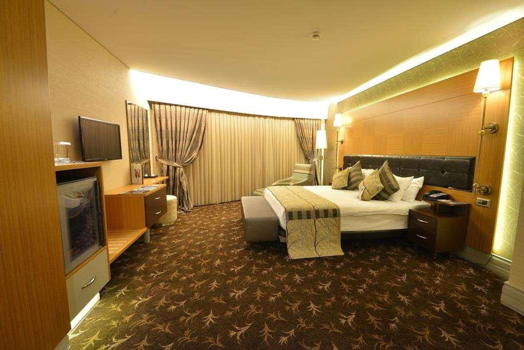 โรงแรมอิสตันบูล โกเนน ภายนอก รูปภาพ A room at the hotel
