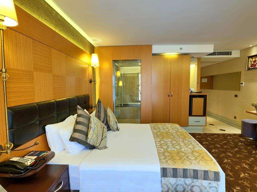 โรงแรมอิสตันบูล โกเนน ภายนอก รูปภาพ A room at the hotel