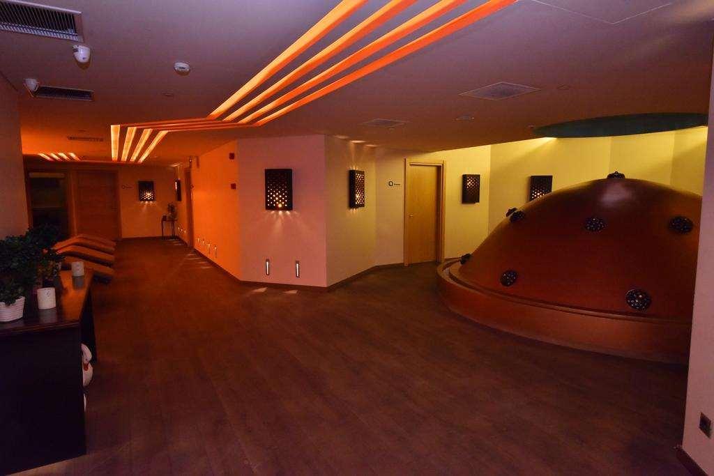โรงแรมอิสตันบูล โกเนน ภายนอก รูปภาพ The interior of the hotel