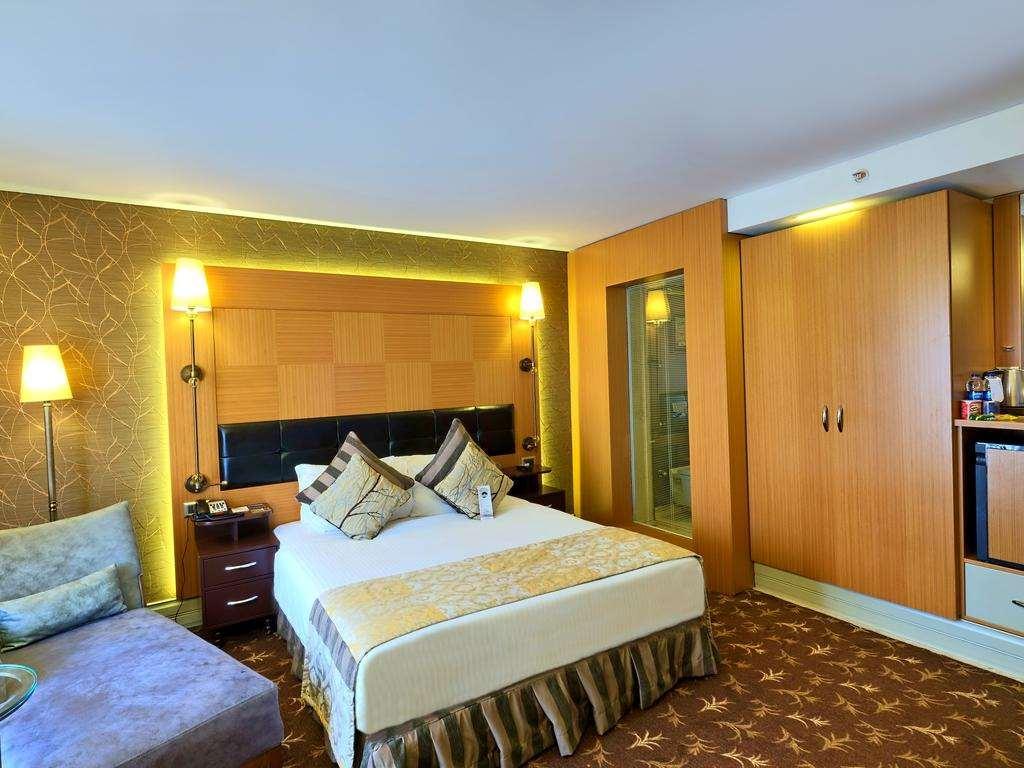 โรงแรมอิสตันบูล โกเนน ภายนอก รูปภาพ A room at the hotel
