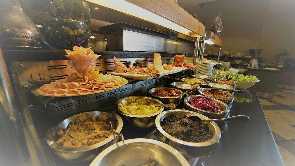 โรงแรมอิสตันบูล โกเนน ภายนอก รูปภาพ A selection of German salads