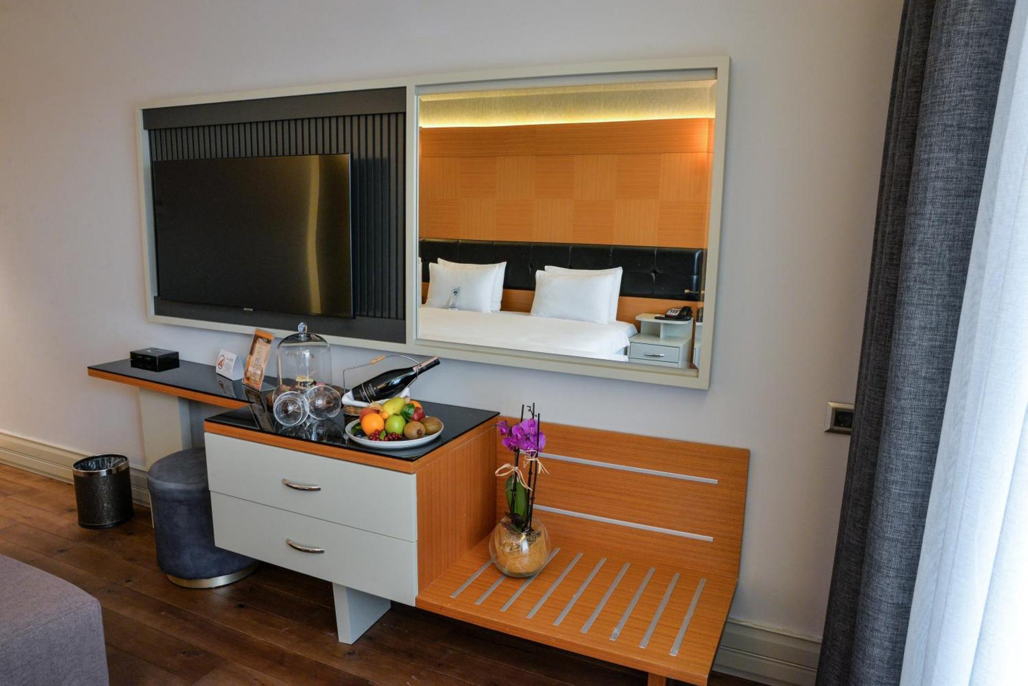โรงแรมอิสตันบูล โกเนน ภายนอก รูปภาพ A room at the hotel