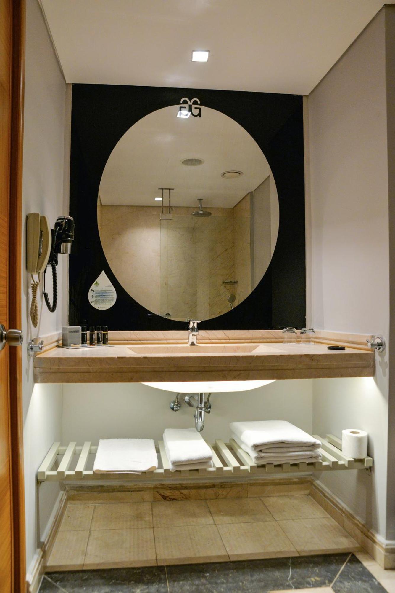 โรงแรมอิสตันบูล โกเนน ภายนอก รูปภาพ Bathroom