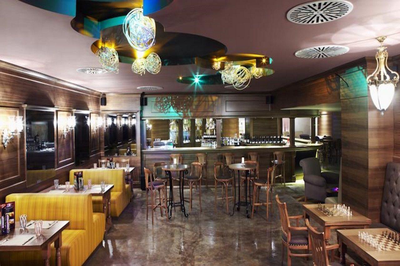 โรงแรมอิสตันบูล โกเนน ภายนอก รูปภาพ The interior of the restaurant